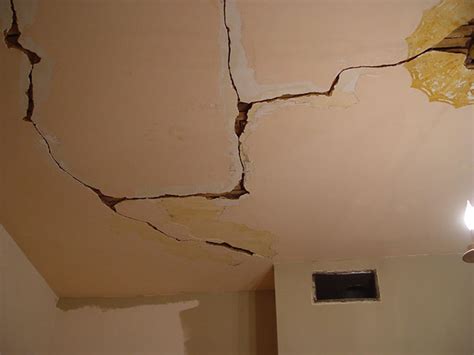 What Causes A Leak In The Ceiling: Common Issues and How to。